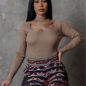 NEEDED ME TOP - BROWN